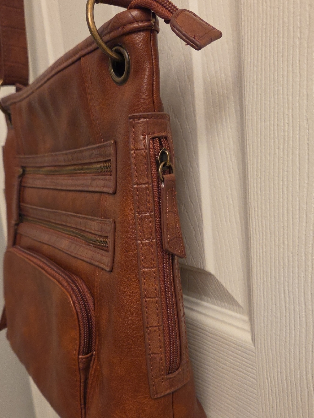Bueno Brown Vegan Leather Crossbody Bag for Women, Excellent Like New Condition - Picture 3 of 16